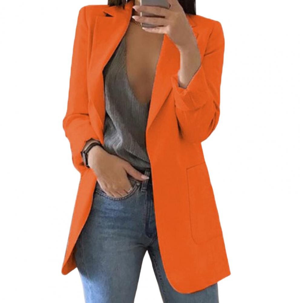 Stylish women's pocket blazer. Functional & fashionable jacket for a chic, professional look.