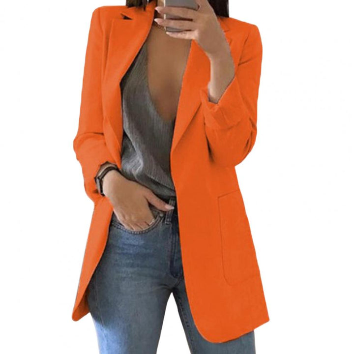 Stylish women's pocket blazer. Functional & fashionable jacket for a chic, professional look.