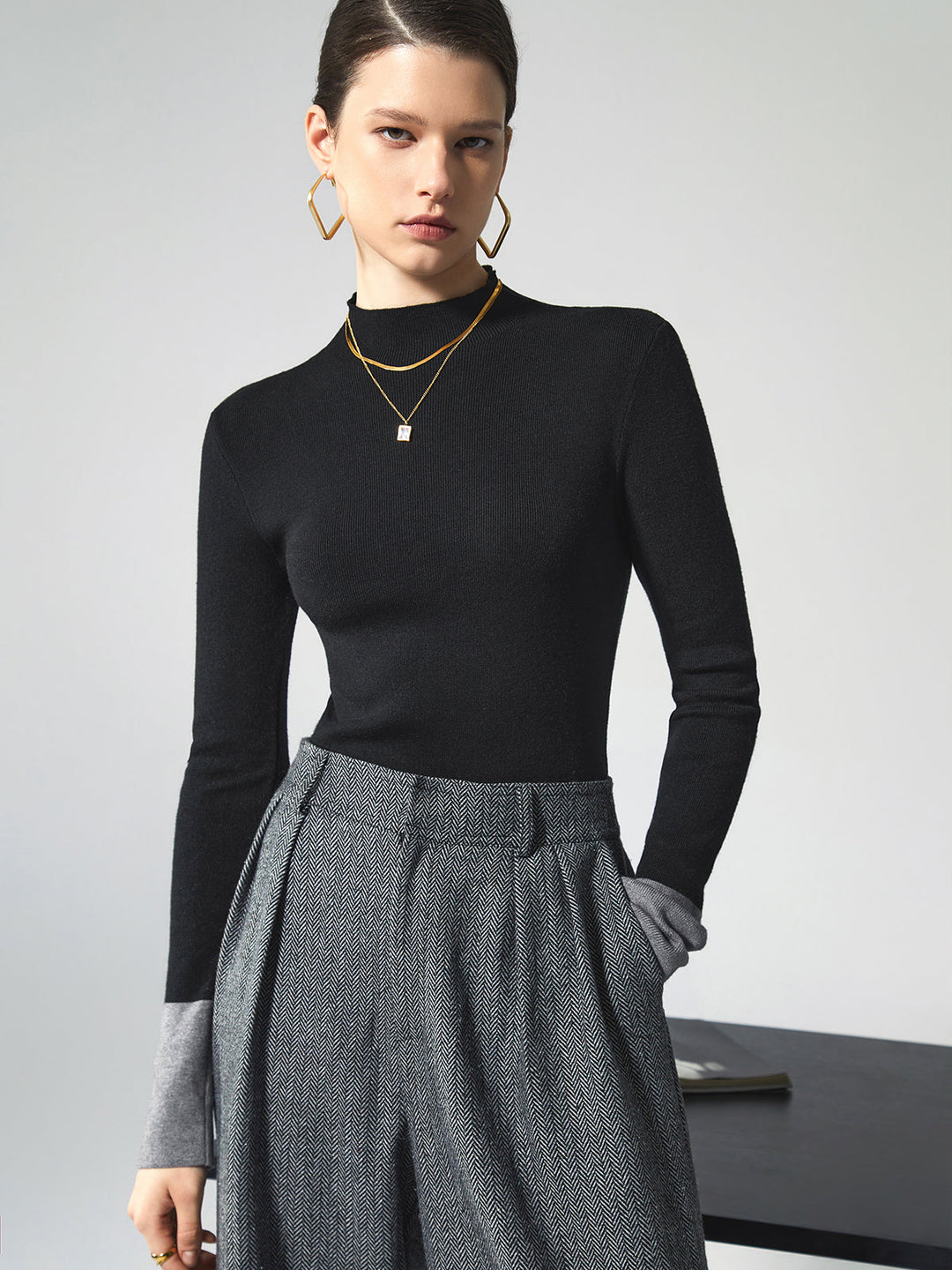 Soft women's long sleeve color block top, a chic and comfortable piece for daily wear.