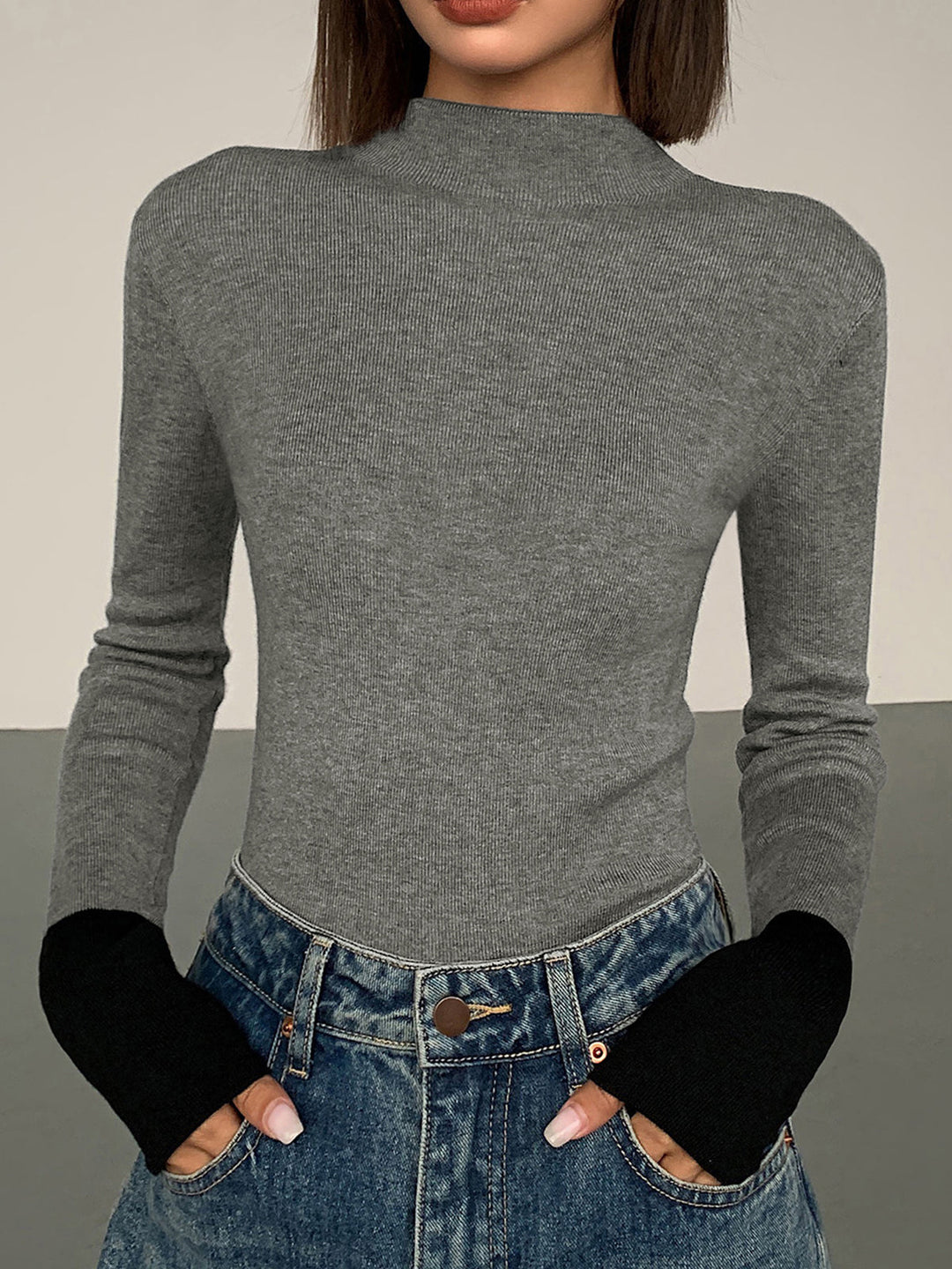 Women's long sleeve color block top, a comfortable & chic contrast top for versatile fashion.