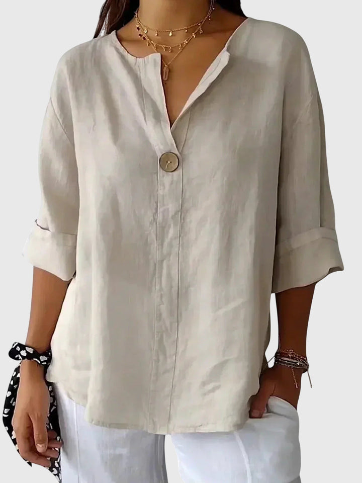 Women's chic comfort blouse, long sleeve, ideal for everyday elegance. Versatile and stylish.