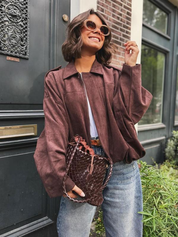 Modern women's cropped jacket, a chic and versatile outerwear for contemporary fashion.