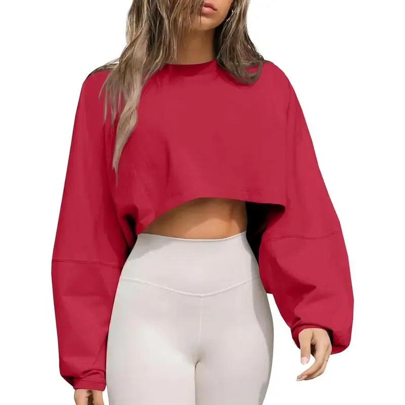 Comfortable oversized women's cropped sweatshirt with a relaxed fit. Ideal for chic everyday casual wear.