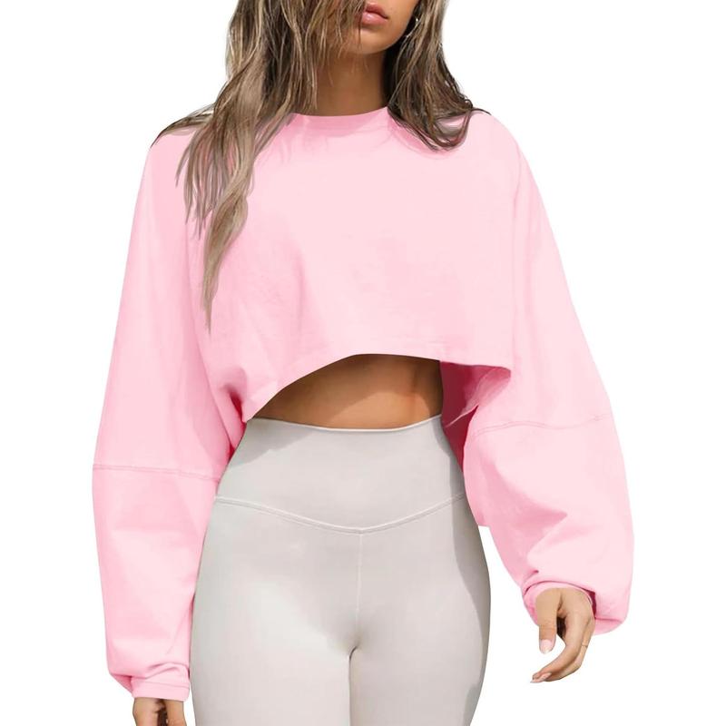 Chic women's cropped oversized sweatshirt, a comfortable long-sleeve athleisure crop top for modern style.