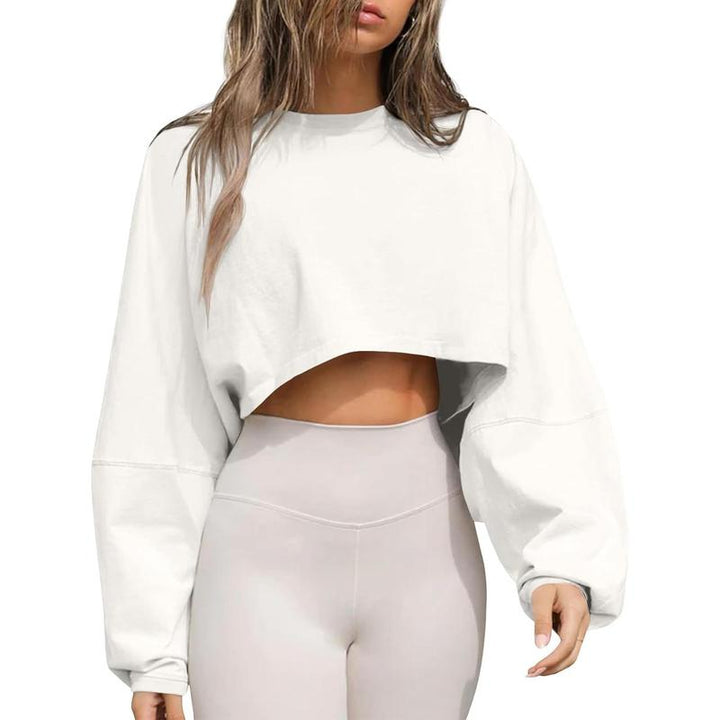 Fashionable women's cropped oversized sweatshirt, perfect for an effortless, modern and relaxed everyday look.