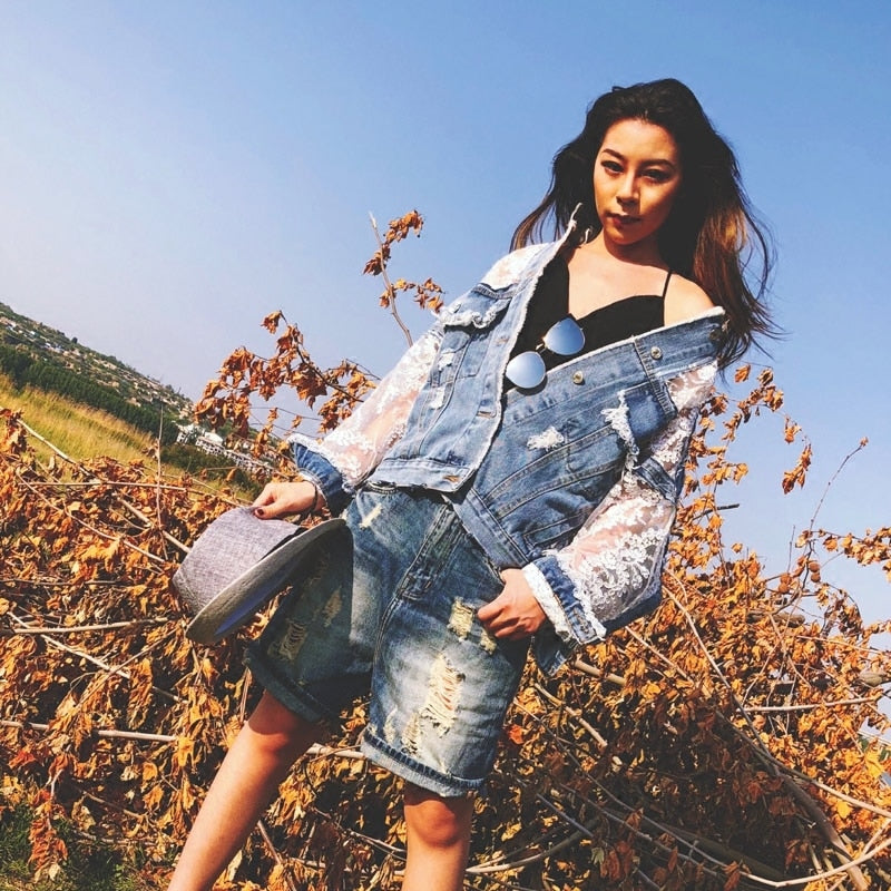 Trendy women's denim jacket featuring chic frayed edges and a comfortable fit for everyday style.