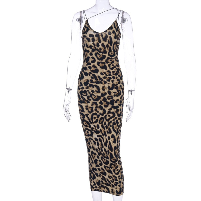 Effortless elegance in this women's leopard print midi dress, perfect for a chic and fashionable look.