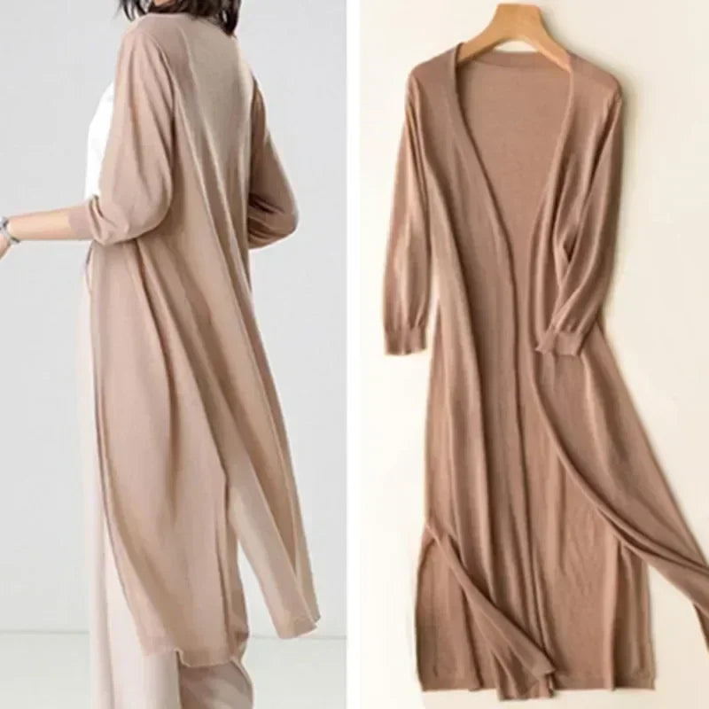 Women's chic long-sleeve cardigan, ideal for effortless layering & autumn fashion.