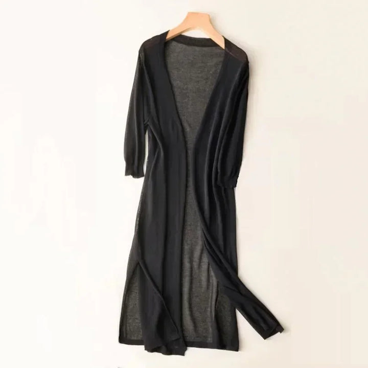 Effortless layering with this chic women's long-sleeve cardigan, a key fashion accessory.