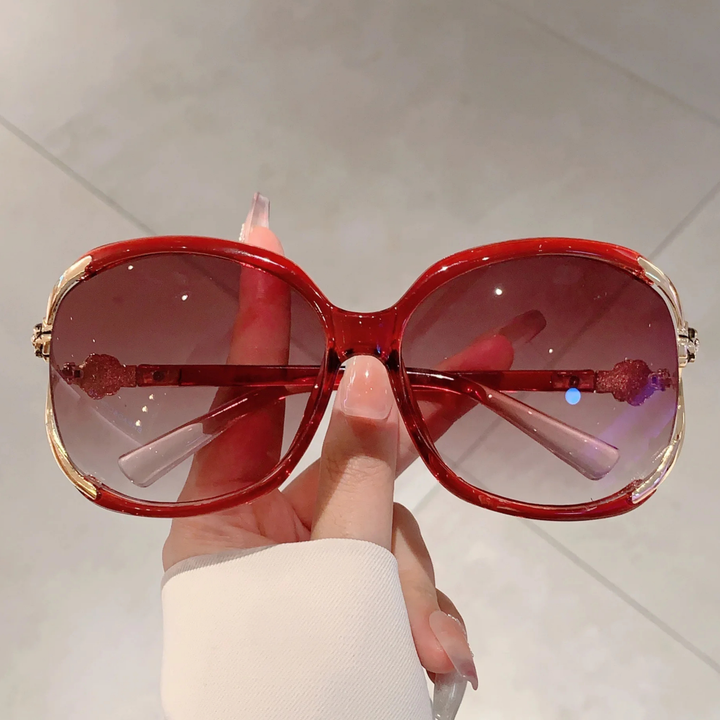 Comfortable oversized women's sunglasses with stylish gradient lenses and anti-glare features.