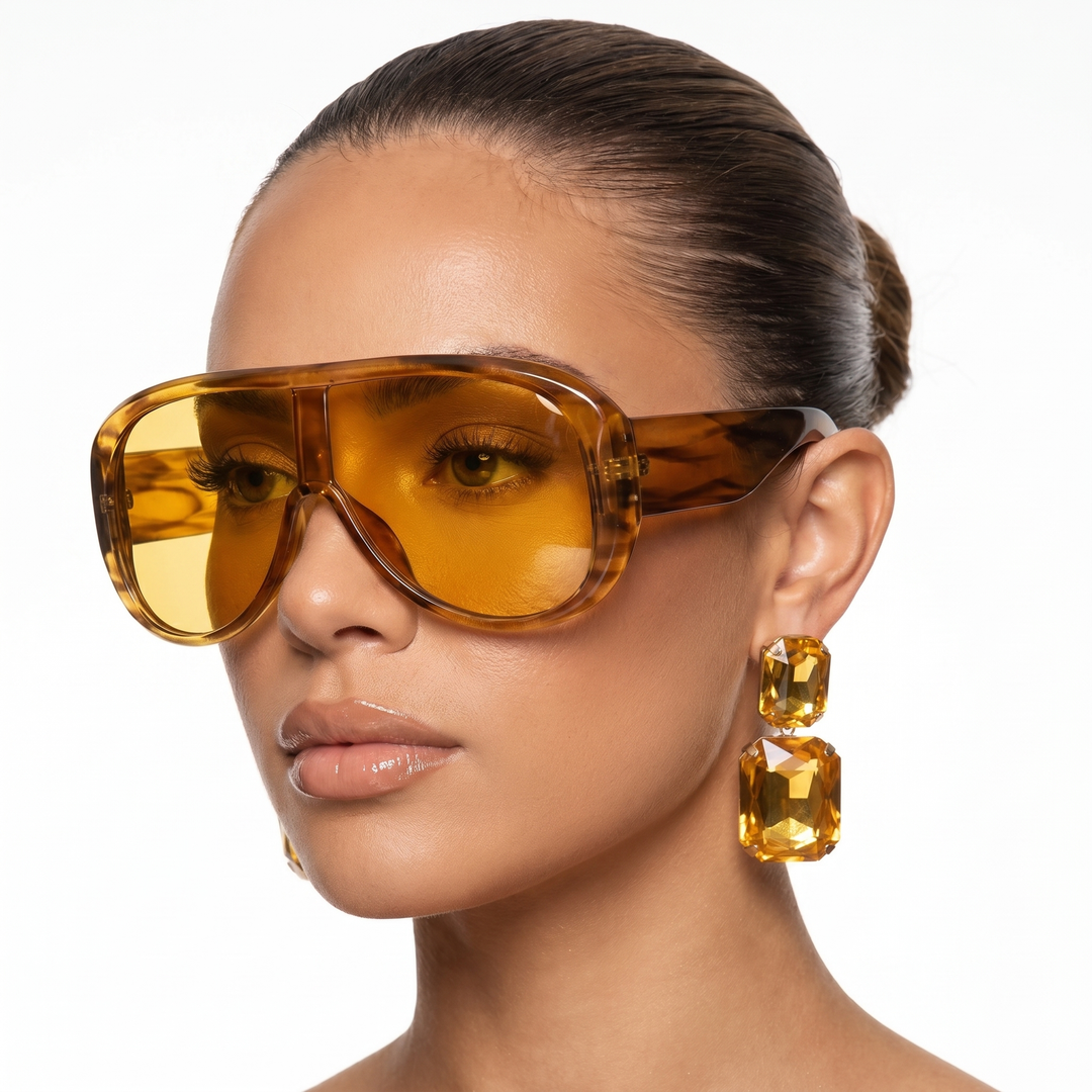 Stylish women's pilot eyewear, leopard print, offering UV400 sun protection.