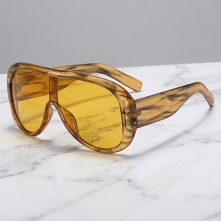 Lightweight women's pilot sunglasses, chic design, full UV400 sun defense.