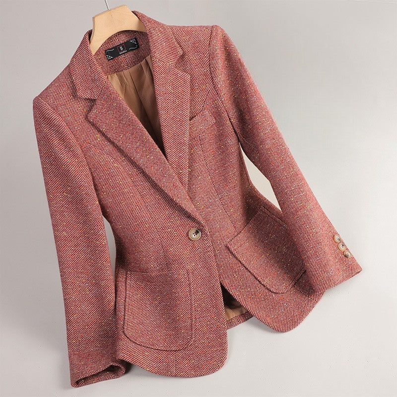Professional women's blazer: polished single-button chic jacket with notched lapel for smart casual looks.