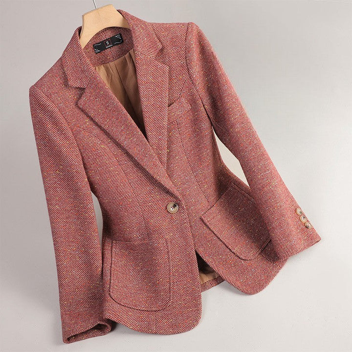 Professional women's blazer: polished single-button chic jacket with notched lapel for smart casual looks.