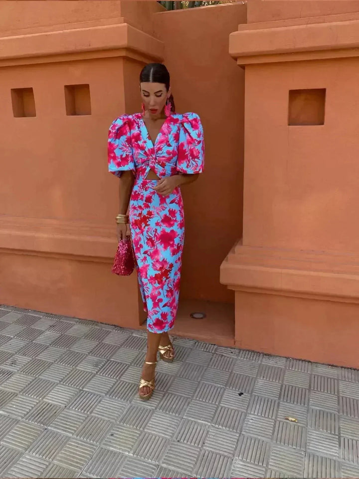 Elegant women's vibrant printed maxi dress, perfect for wedding guests, special occasions, or formal parties. Ruched waist.