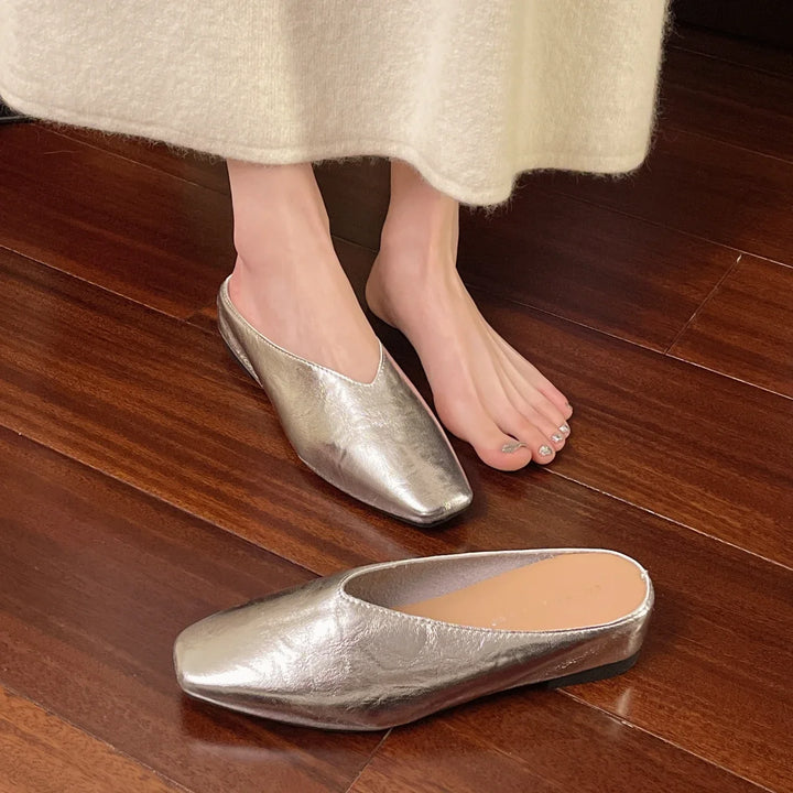Stylish & comfortable women's slip-on flats, a must-have for chic everyday footwear.