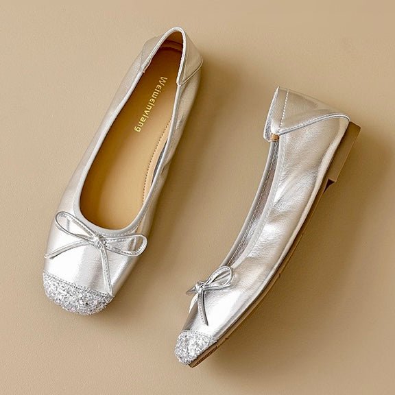 Elegant women's ballet flats with modern square toe and delicate bow, great for any outfit.