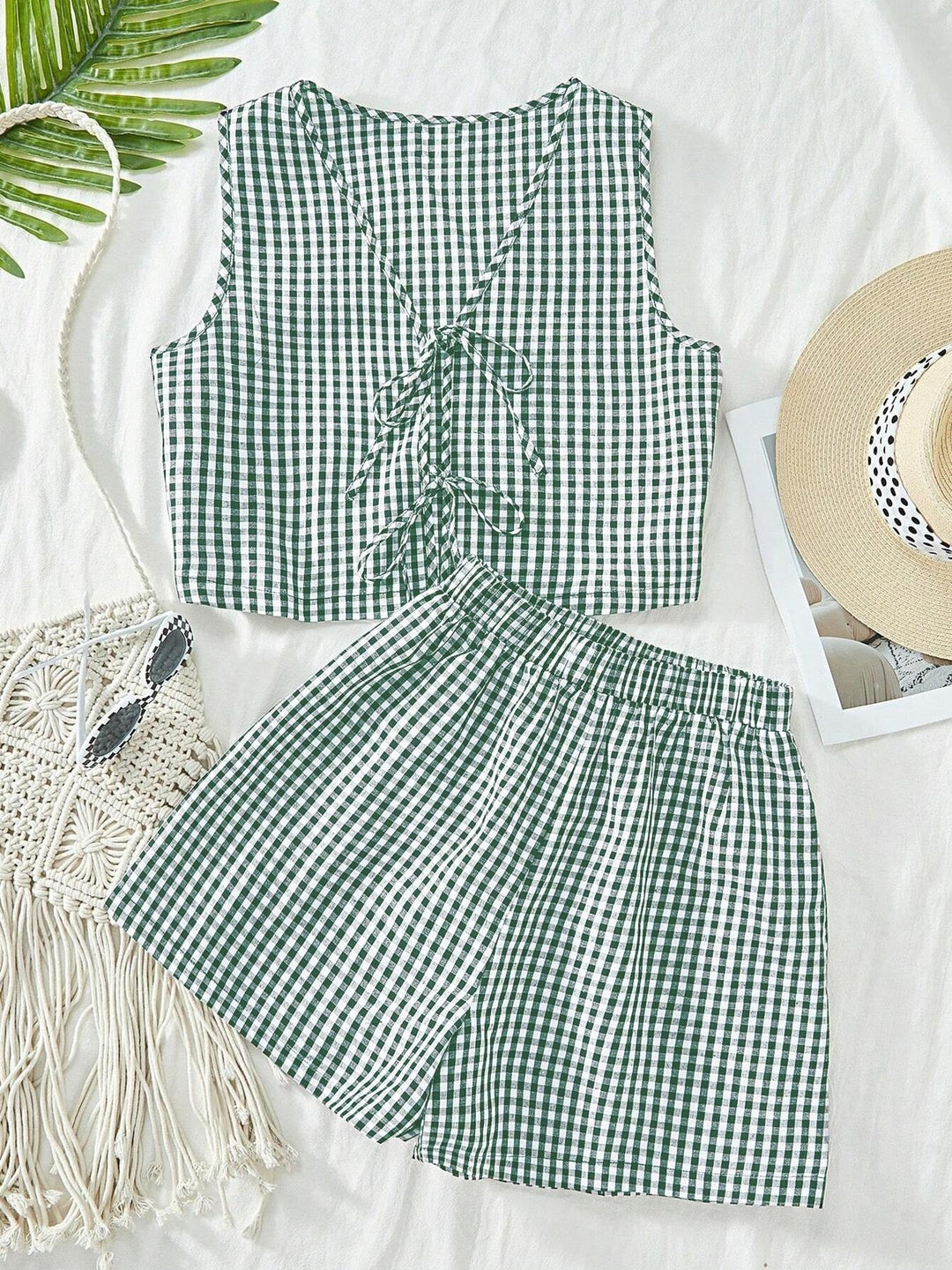 Comfortable women's striped matching set, a casual two-piece lounge outfit perfect for summer fashion.