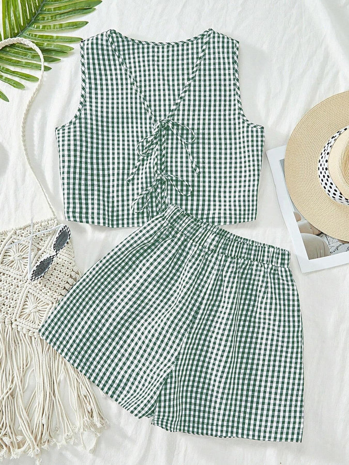 Comfortable women's striped matching set, a casual two-piece lounge outfit perfect for summer fashion.