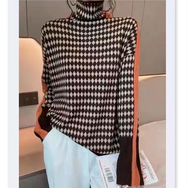 Comfortable women's oversized turtleneck sweater. Cozy knit, long sleeve, perfect for fall & winter fashion.