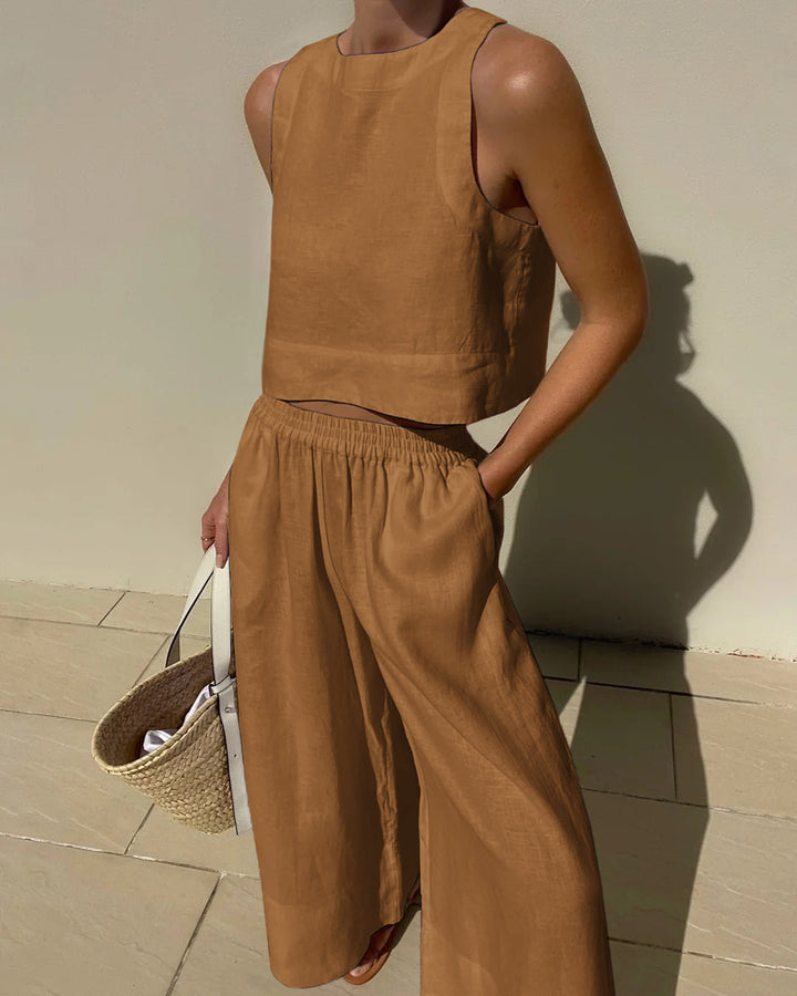 Women's versatile two-piece set: a trendy crop top and elegant wide-leg pants. Ideal for casual chic summer outfits.
