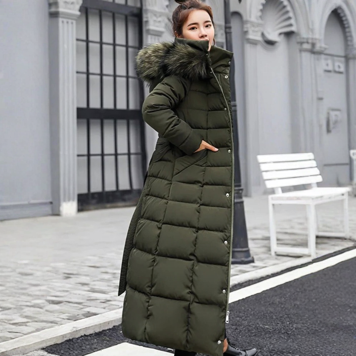 Stylish women's warm winter jacket, a cozy and fashionable down coat for cold weather protection.
