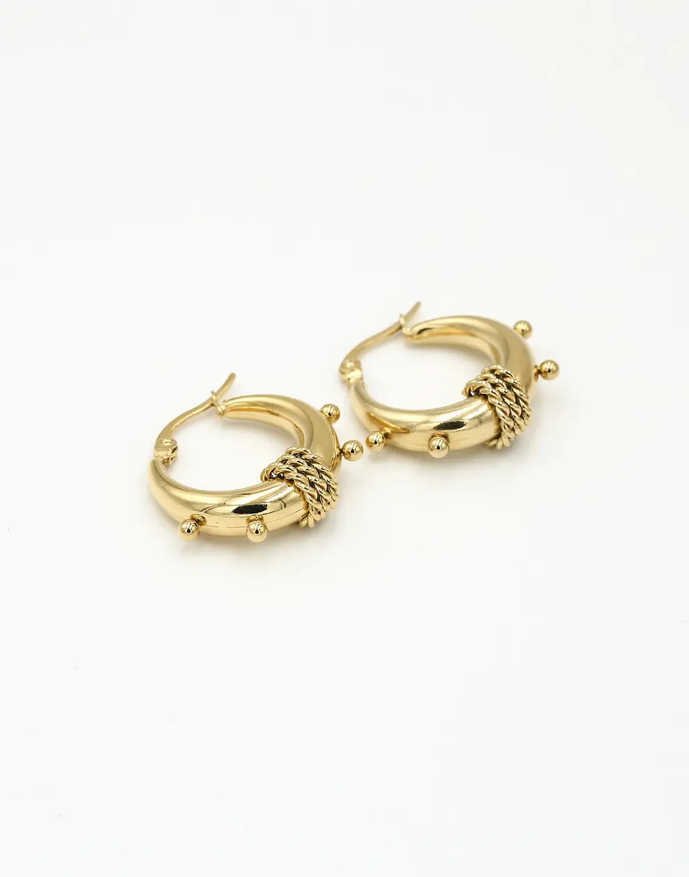 Stylish chunky Bali hoop earrings for women, an eye-catching accessory for any outfit. Gold & silver.
