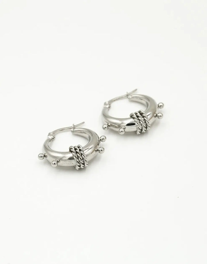 Versatile gold or silver chunky Bali hoop earrings, ideal for women seeking a stylish jewelry accessory.