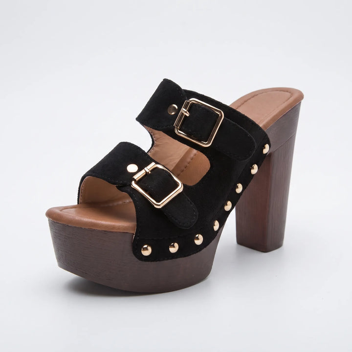 Comfortable women's slip-on platform sandals with adjustable strap, perfect for summer.