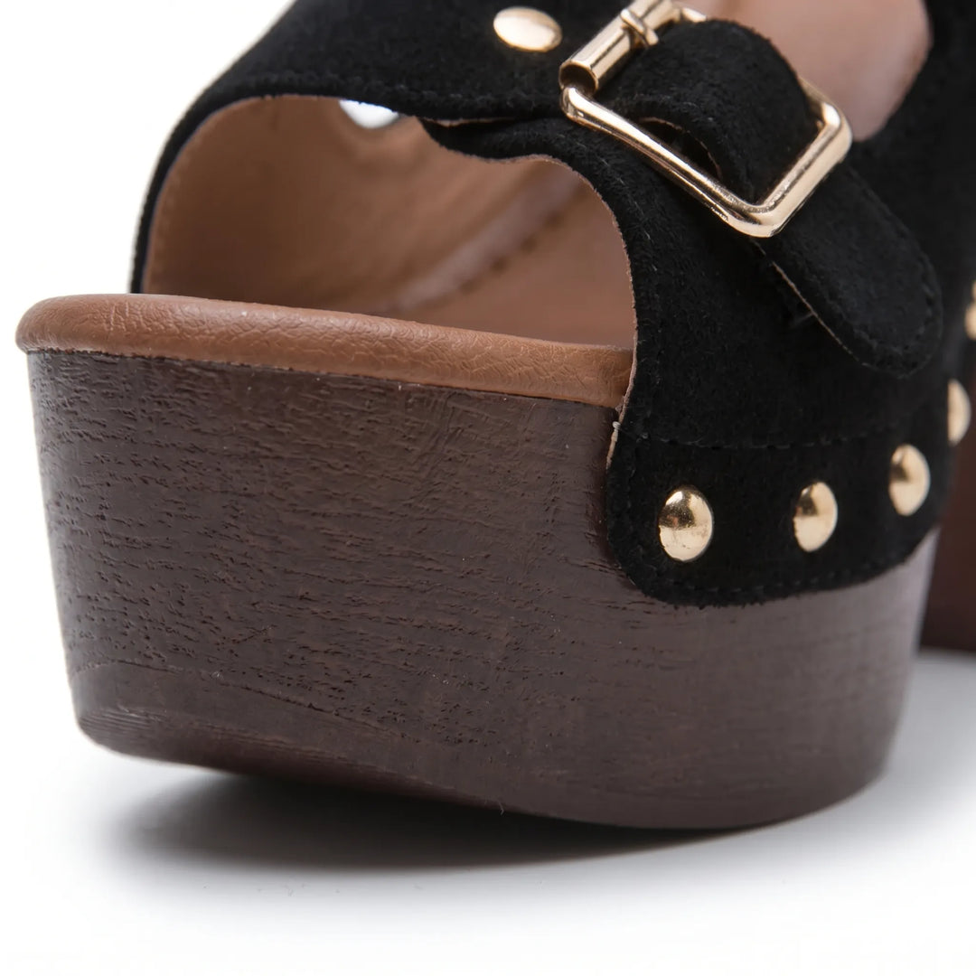 Retro open-toe women's chunky platform sandals, fashionable block heel summer footwear.