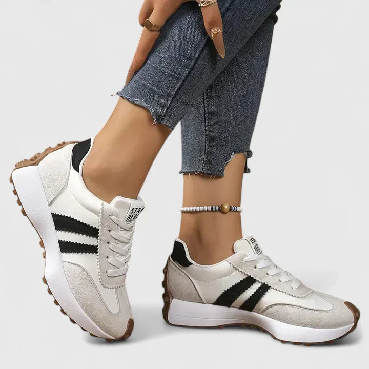 Supportive women's low-top running shoes featuring a trendy chunky sole, designed for gym workouts & sporty activities.