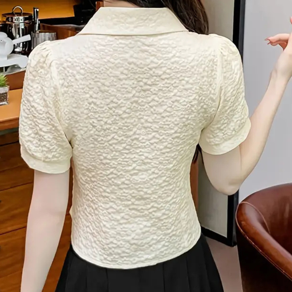 Comfortable women's classic beige t-shirt, relaxed fit, perfect short-sleeve top for summer fashion.
