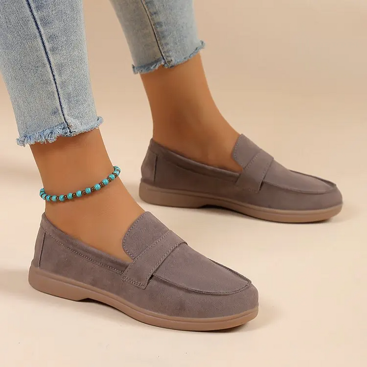Stylish women's slip-on shoes, ideal for versatile everyday fashion and comfort.