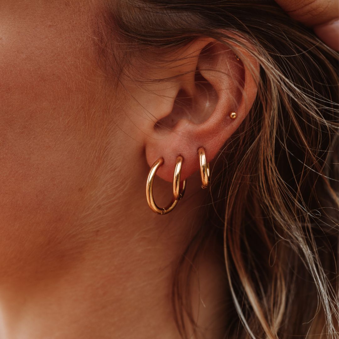 Women's classic gold hoop earrings, 25mm, hypoallergenic, perfect for everyday fashion.