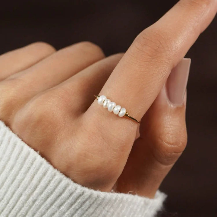 Women's classic gold ring with a lustrous freshwater pearl. Elegant gold-plated S925 silver jewelry, perfect gift for her.