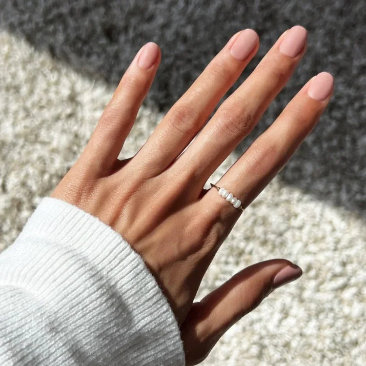 Classic gold women's ring with a beautiful freshwater pearl. Gold-plated S925 silver, an elegant gift for her.