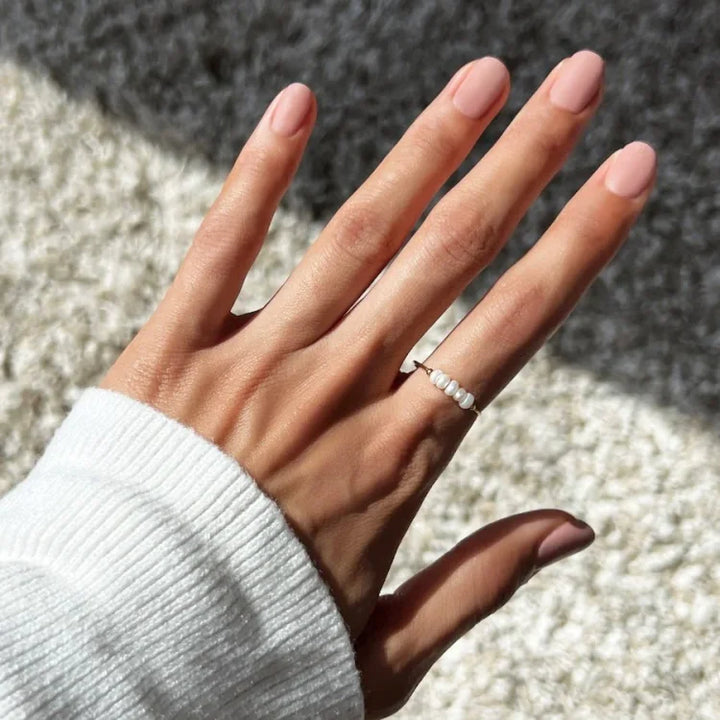Classic gold women's ring with a beautiful freshwater pearl. Gold-plated S925 silver, an elegant gift for her.