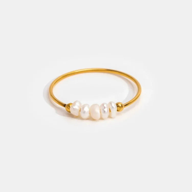 Exquisite classic women's gold ring featuring a sparkling freshwater pearl. High-quality S925 silver, gold-plated.