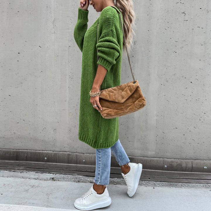Elegant long-sleeve women's classic cardigan, ideal for versatile everyday style.