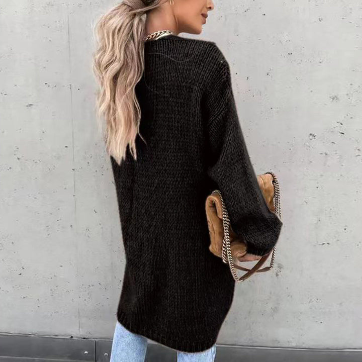 Women's everyday style cardigan, comfortable knit for casual elegance & versatile outfits.