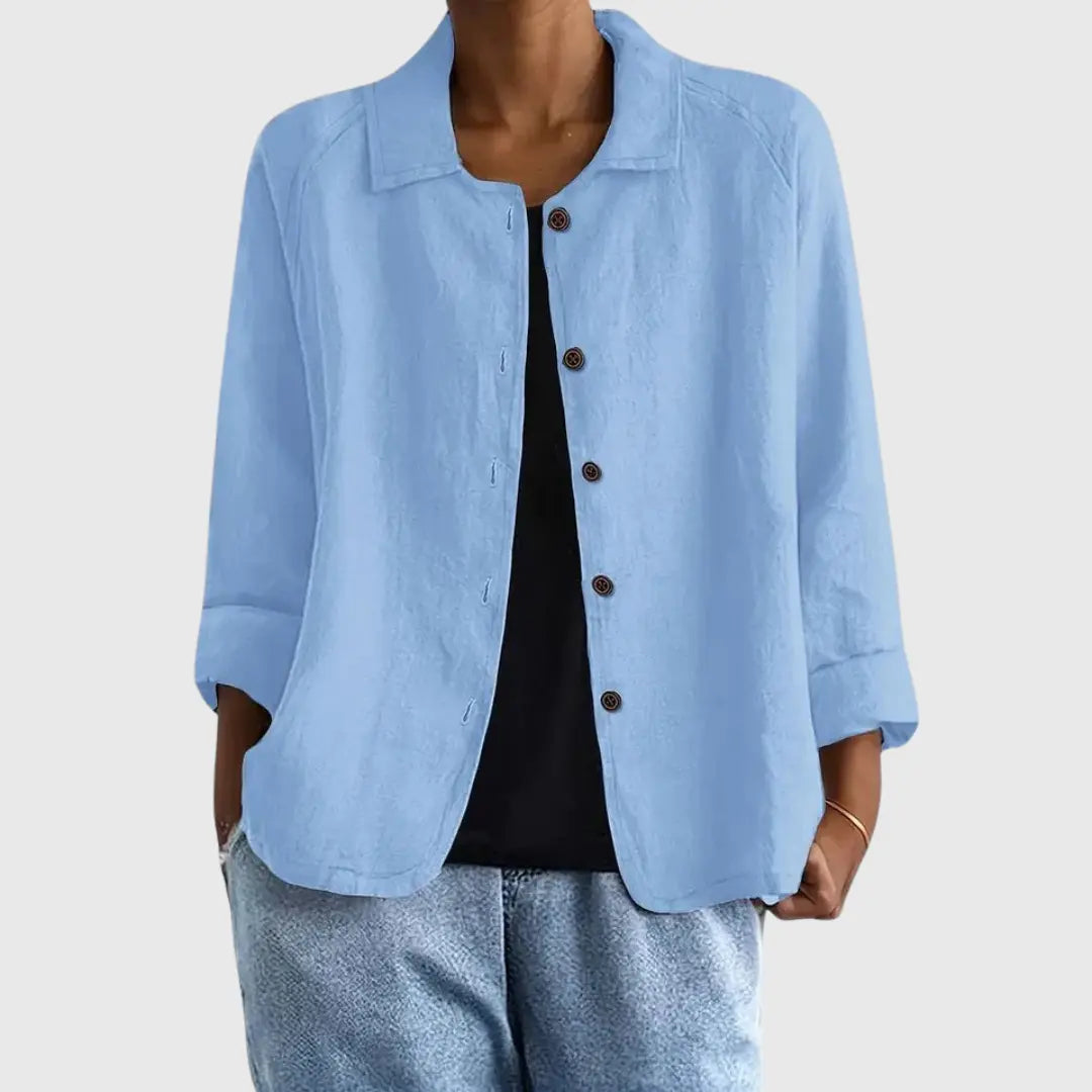 Women's classic light top in a relaxed fit, perfect for versatile everyday wear and effortless style. Soft & comfortable.