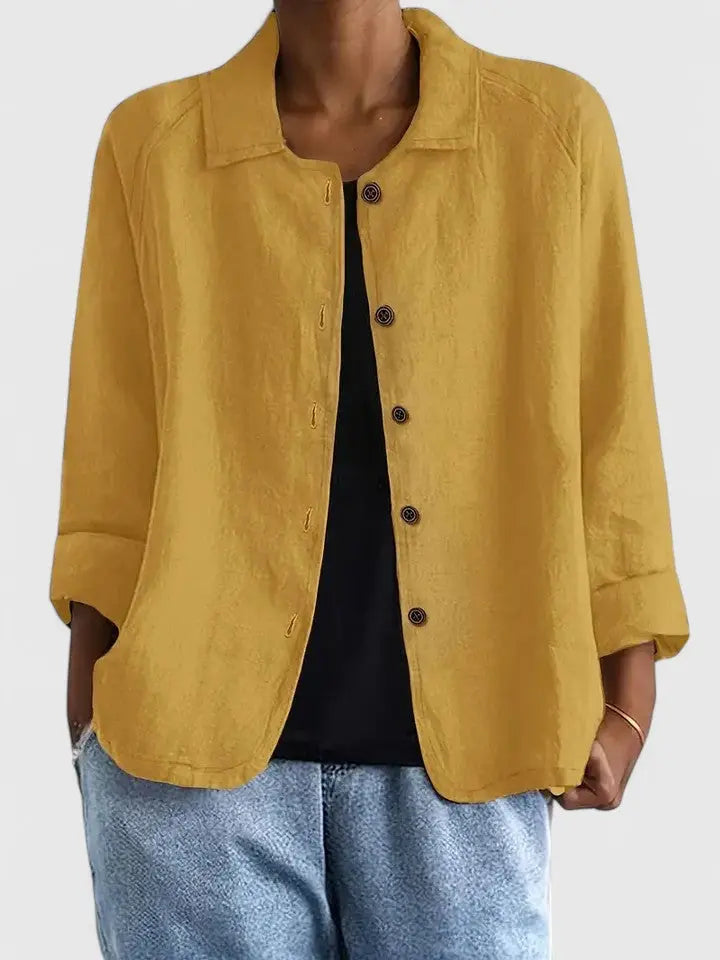 Women's classic light top, highly versatile for casual outfits. Soft and comfortable fabric in a relaxed, simple style.