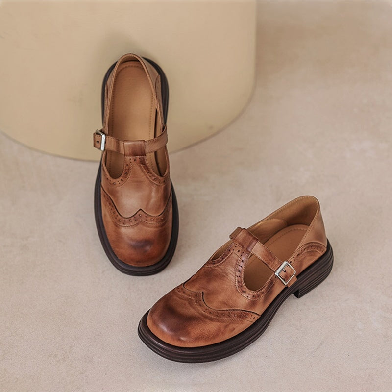 Stylish women's Mary Jane flat sandals in a classic design, perfect for comfortable all-day wear.