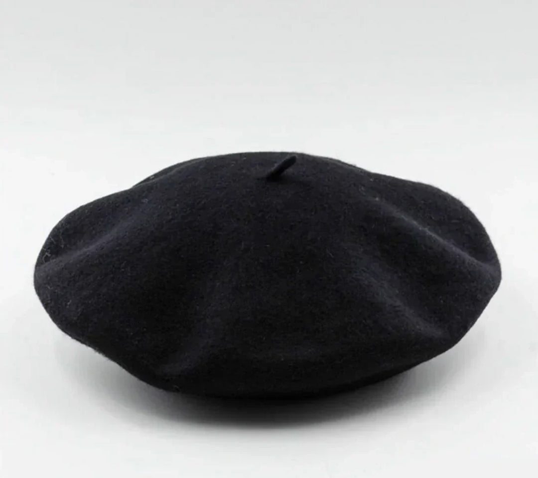 Cute women's yellow wool beret, a cheerful and stylish winter accessory.