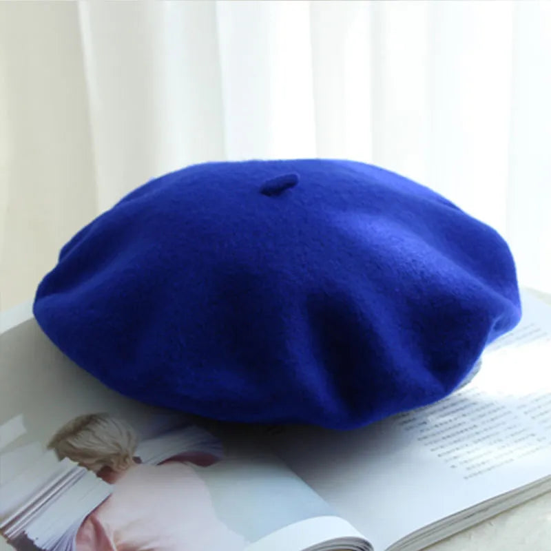 Stylish women's grey wool beret hat, a classic accessory perfect for winter outfits.