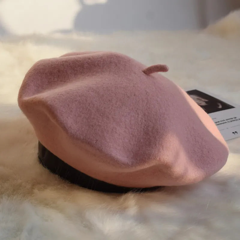 Green wool beret hat, a classic women's accessory for a stylish and warm winter.