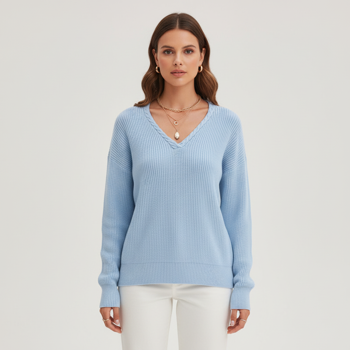 Casual women's V-neck knit sweater in a neutral color, suitable for everyday autumn and winter outfits.