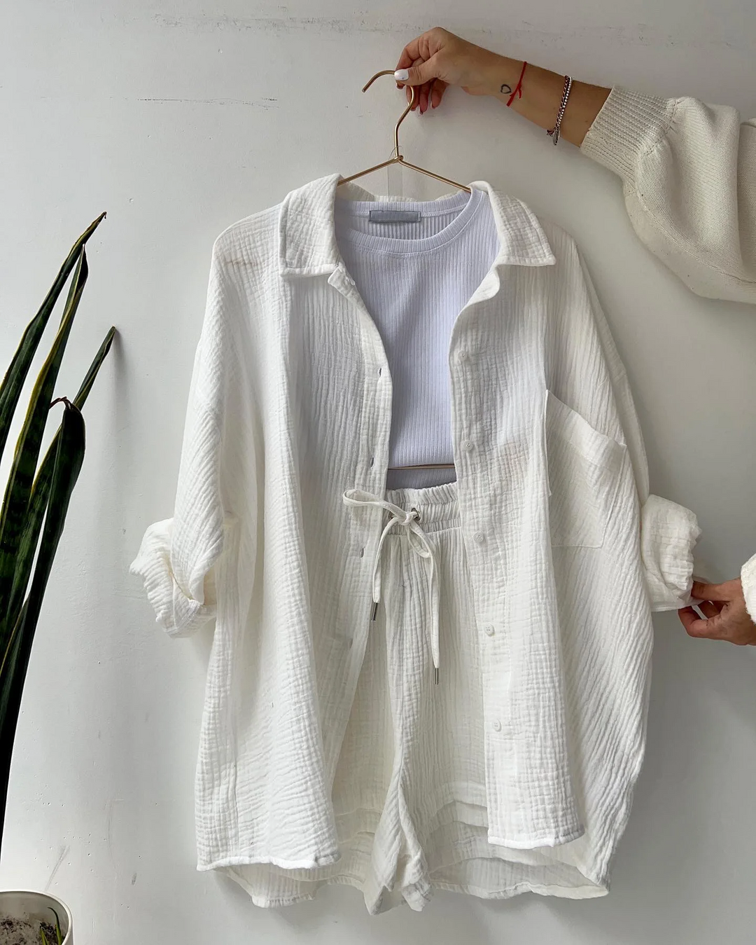 Stylish women's coastal cotton lounge set, relaxed fit shorts & top for casual chic.