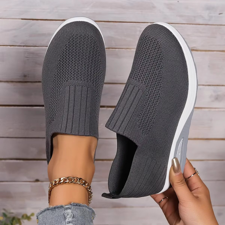 Lightweight women's walking shoes featuring air-cushion technology & non-slip sole for secure, comfortable everyday wear.