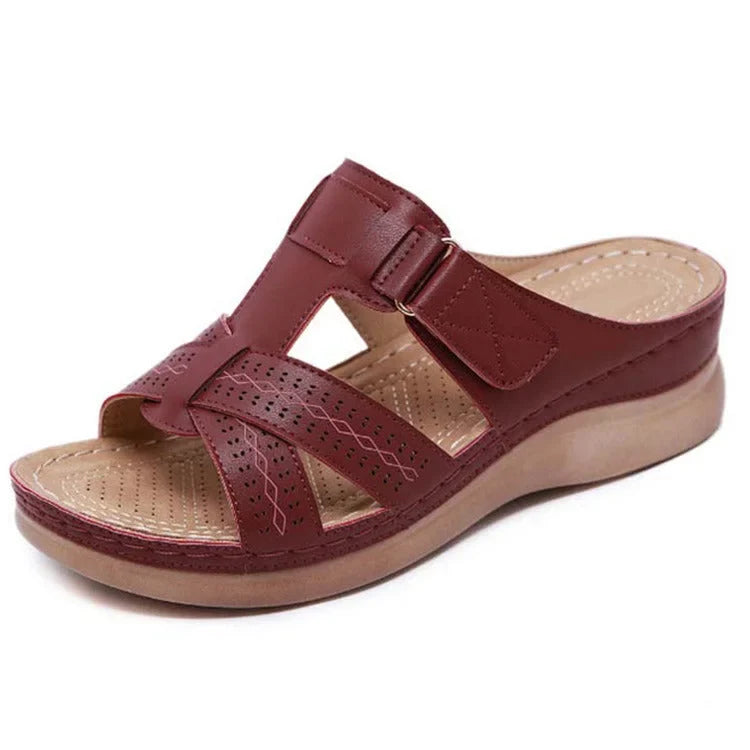 Close-up: Contoured arch support in women's comfort sandals for pain relief & stability.